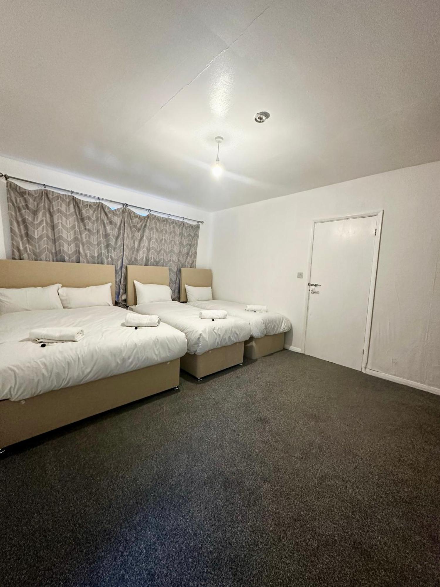 Gatwick Birchwood Lodge With Holiday Parking Horley Exterior foto